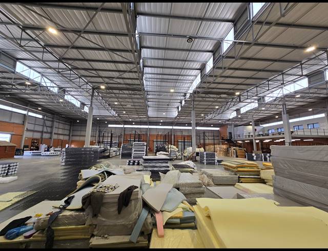 2,889M² WAREHOUSE TO LET IN COSMO BUSINESS PARK